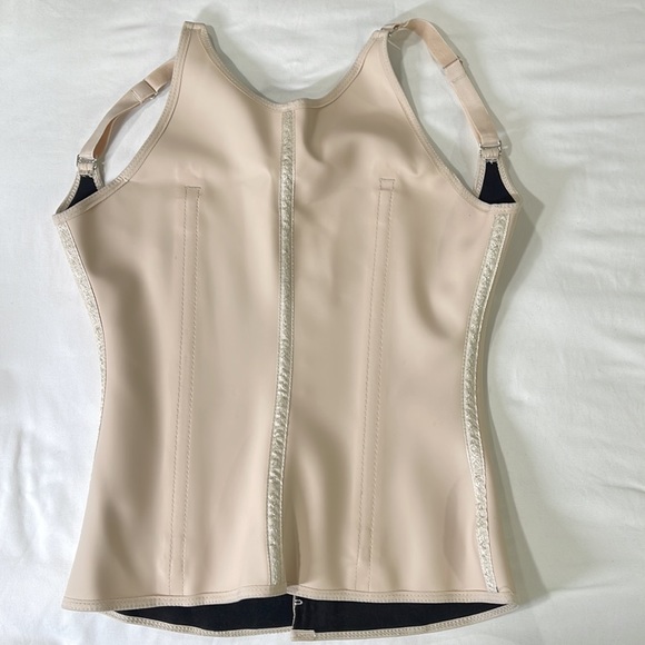 Angel Curves Waist Training Vest - Medium - Picture 4 of 8
